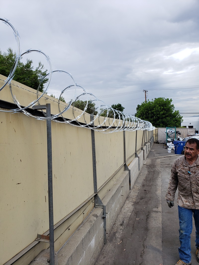 razor wire installation